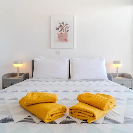 Amazing Sea And Marina View Center 2bdr Flat Apartment Larnaca