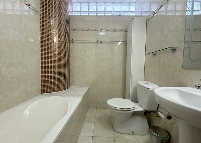 Amazing Sea And Marina View Center 2bdr Flat 拉纳卡