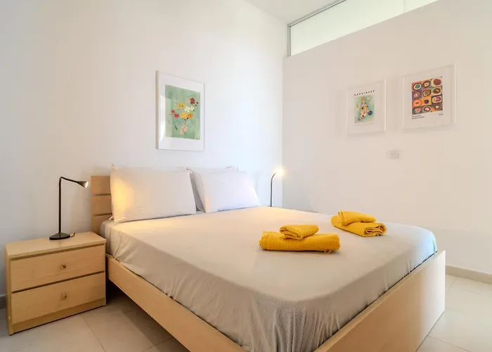 アパート Amazing Sea And Marina View Center 2bdr Flat ラルナカ