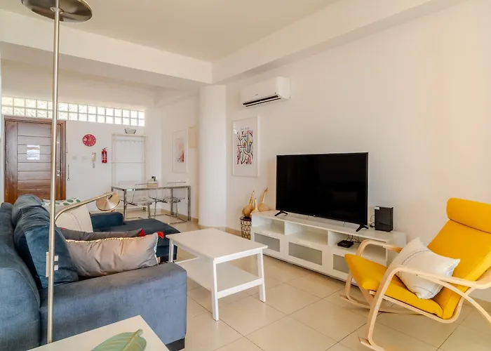 Amazing Sea And Marina View Center 2bdr Flat * ラルナカ