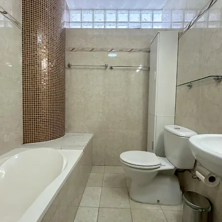 Amazing Sea And Marina View Center 2bdr Flat 拉纳卡